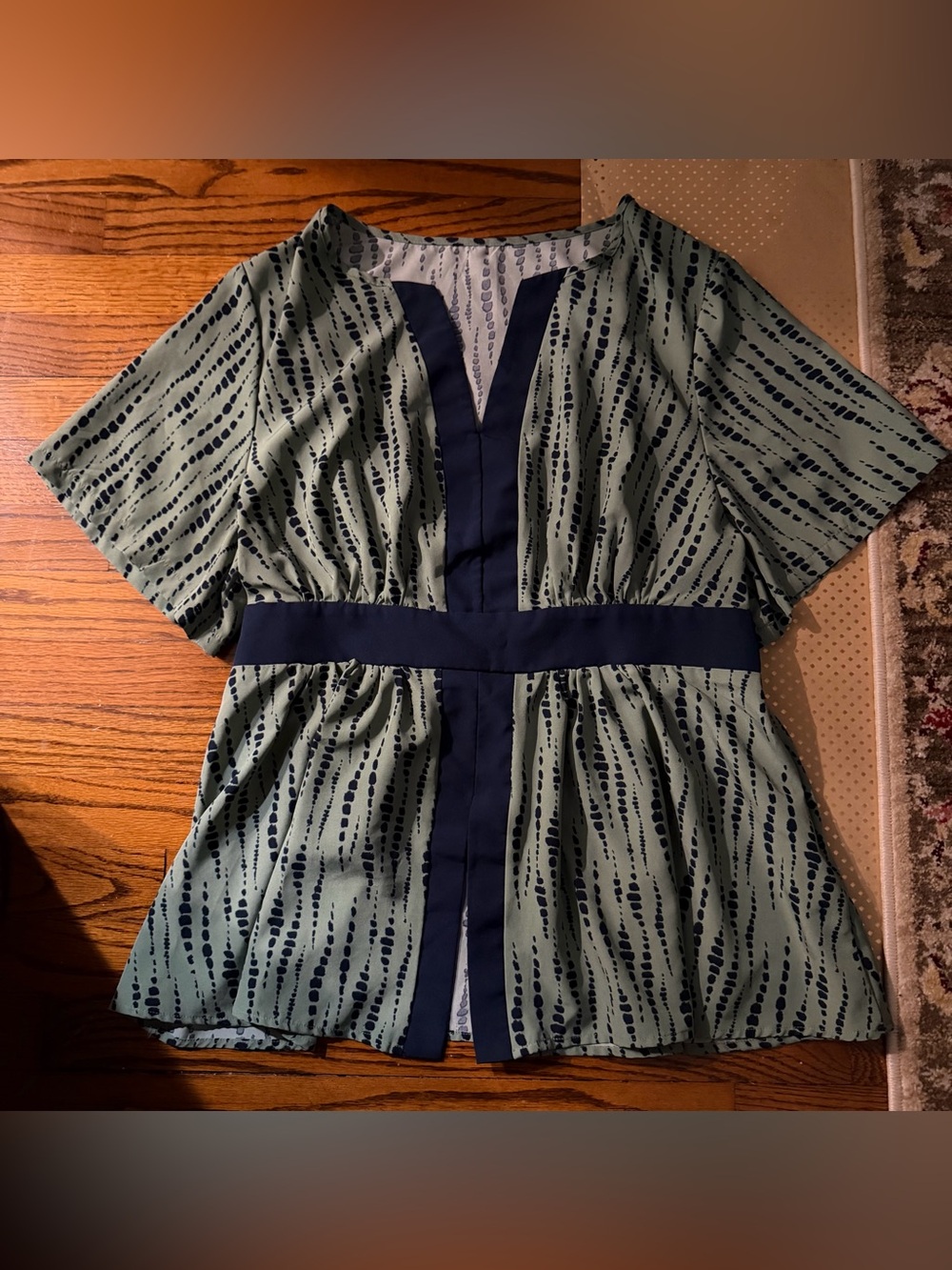 🆕 NEW Without Tags Women’s Olive Green Patterned Peplum Top w/ Black Trim - 2XL - Picture 4 of 11